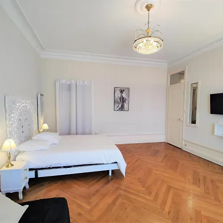 Grand Studio 38m2 Dans Ancien Palace Avec Piscine Et Place De Parking Privee *