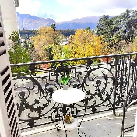 Grand Studio 38m2 Dans Ancien Palace Avec Piscine Et Place De Parking Privee Apartment Aix-les-Bains