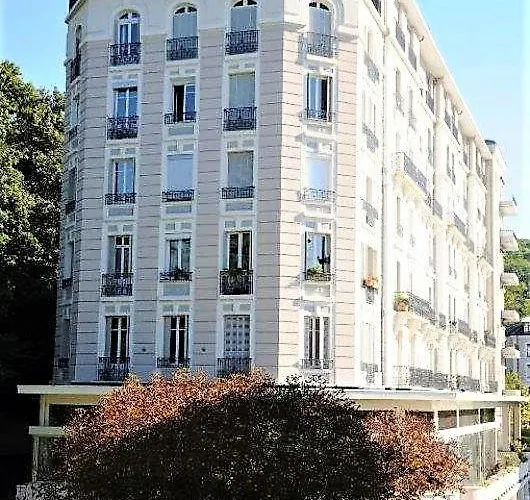 Grand Studio 38m2 Dans Ancien Palace Avec Piscine Et Place De Parking Privee