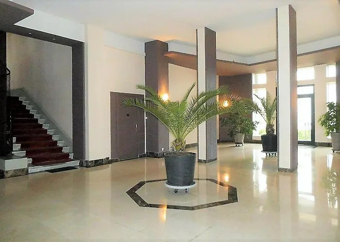 Grand Studio 38m2 Dans Ancien Palace Avec Piscine Et Place De Parking Privee *