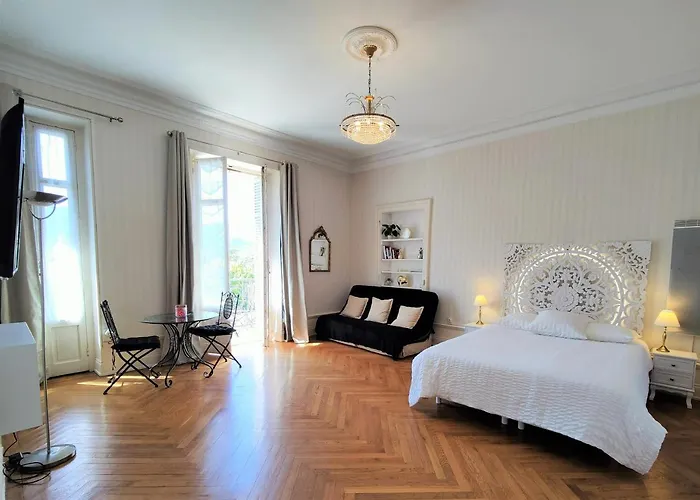 Grand Studio 38m2 Dans Ancien Palace Avec Piscine Et Place De Parking Privee アパート