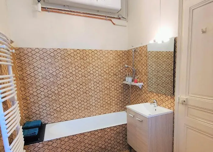 Grand Studio 38m2 Dans Ancien Palace Avec Piscine Et Place De Parking Privee アパート *