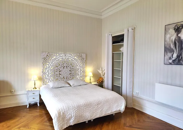 アパート Grand Studio 38m2 Dans Ancien Palace Avec Piscine Et Place De Parking Privee *