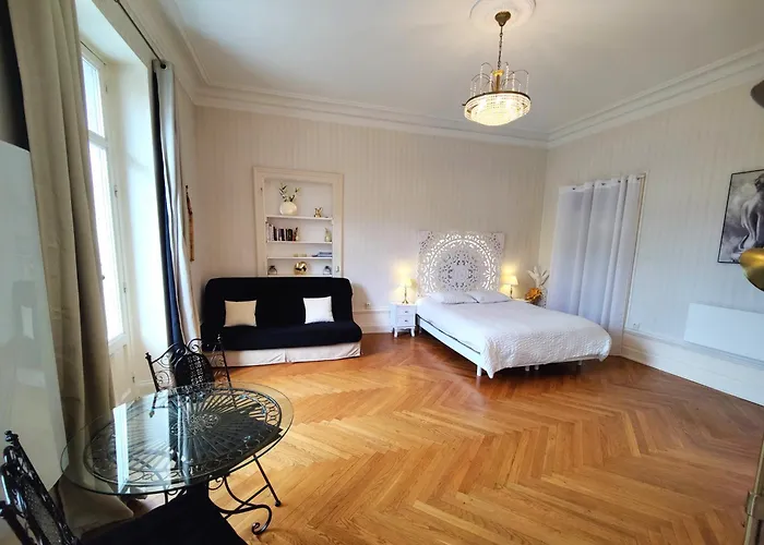 アパート Grand Studio 38m2 Dans Ancien Palace Avec Piscine Et Place De Parking Privee
